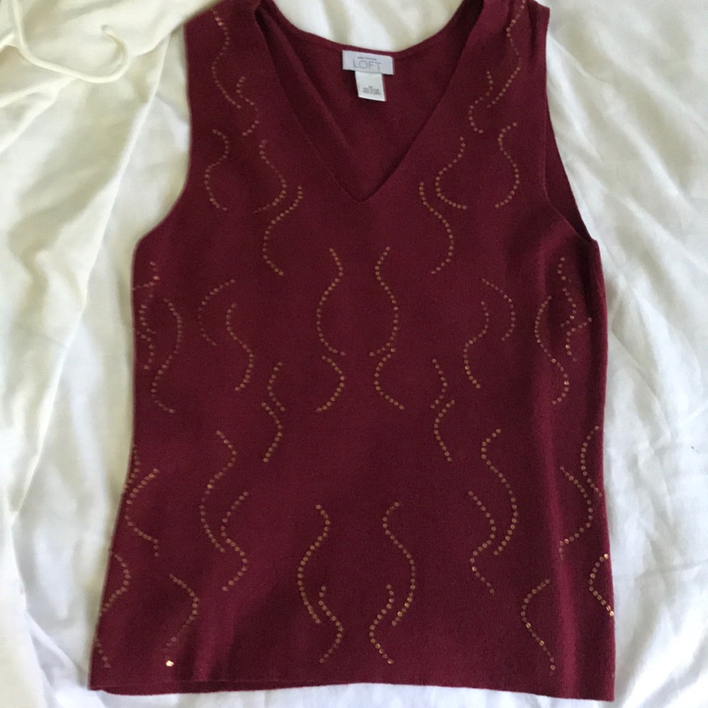 Sleeveless tasteful sequins-